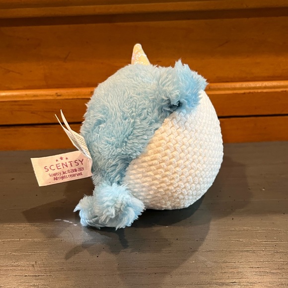 NEW Scentsy Narwhal Bitty Buddy Very Merry Cranberry - Picture 6 of 6